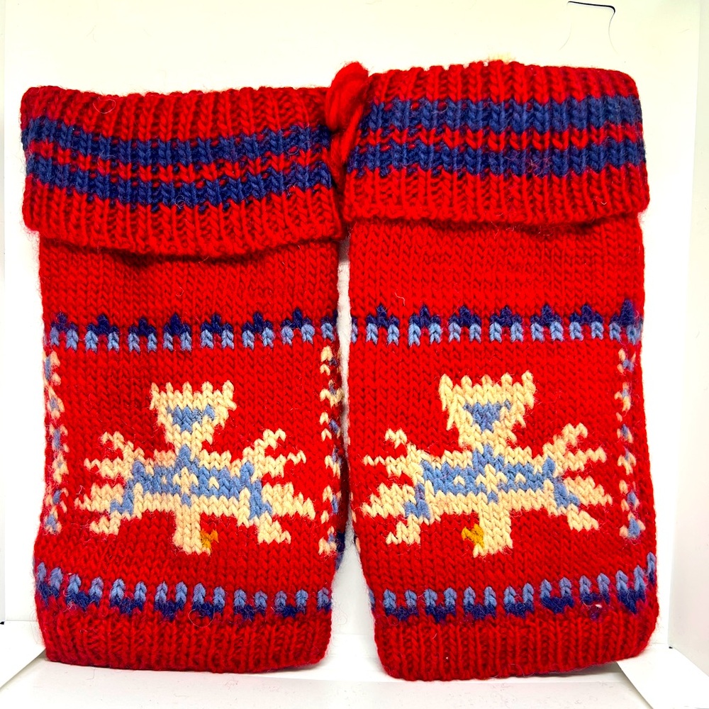Set FRENCH KNOT Hat & Fingerless Gloves -Wool in Eagle Red Pattern - Picture 6 of 6
